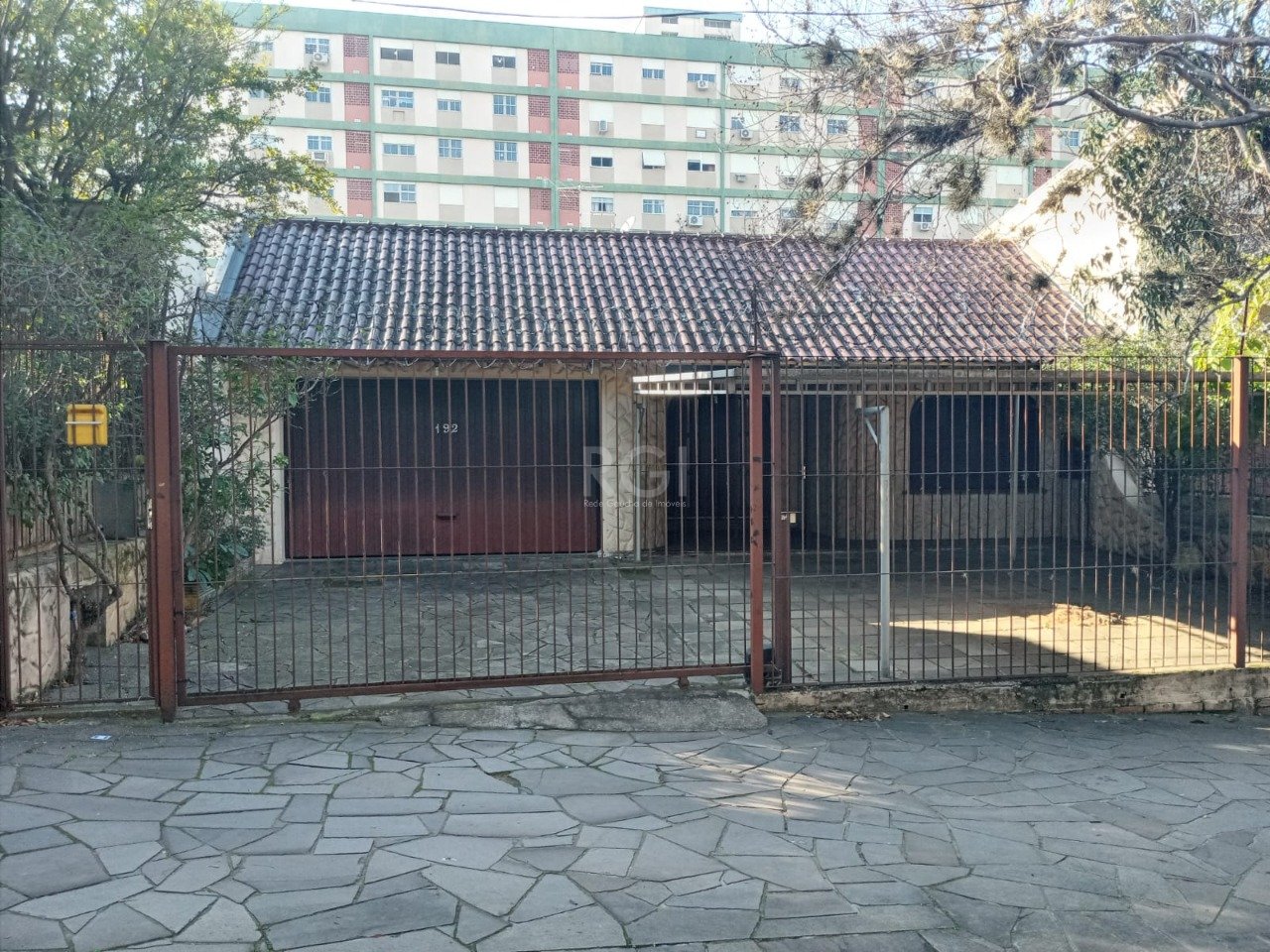 Casa à venda com 3 quartos, 387m² - Foto 1