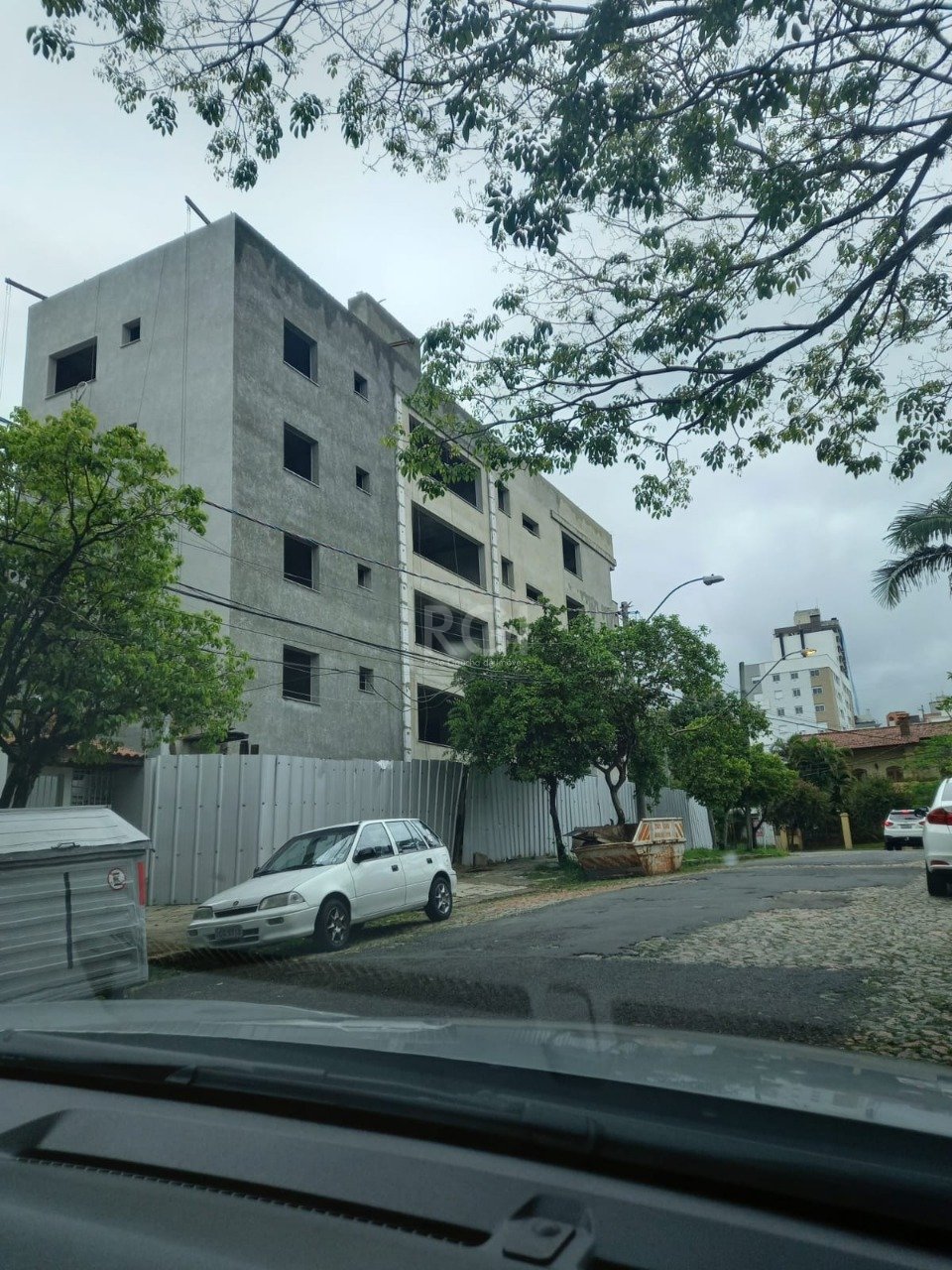 Apartamento à venda com 3 quartos, 81m² - Foto 2